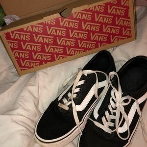 Black and white old skool vans (women’s)